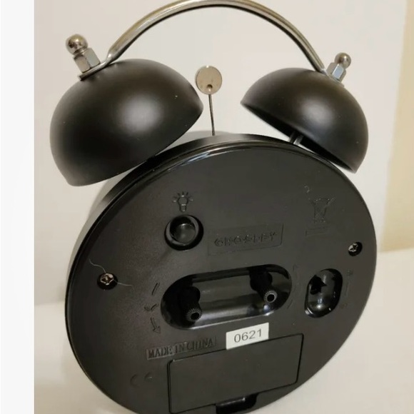 NIB Vintage Crosley Metal Double Bell Battery Powered Alarm Clock - Picture 2 of 4